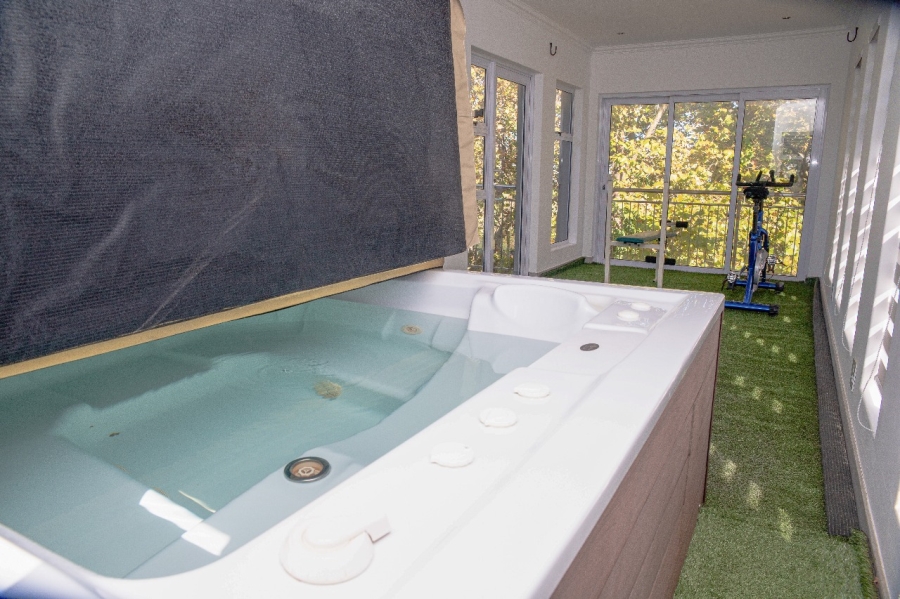 5 Bedroom Property for Sale in Beacon Bay Eastern Cape